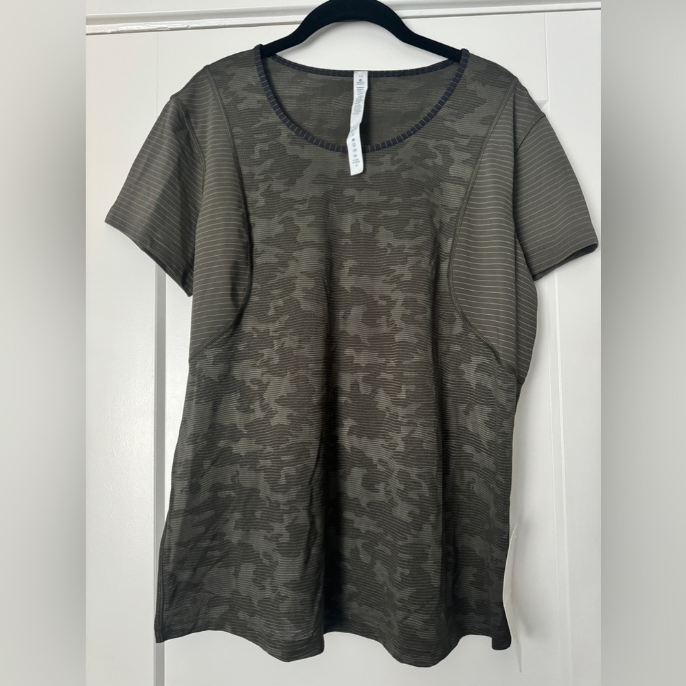 NWT Lululemon Run For Days Short Sleeve in Deep Camo